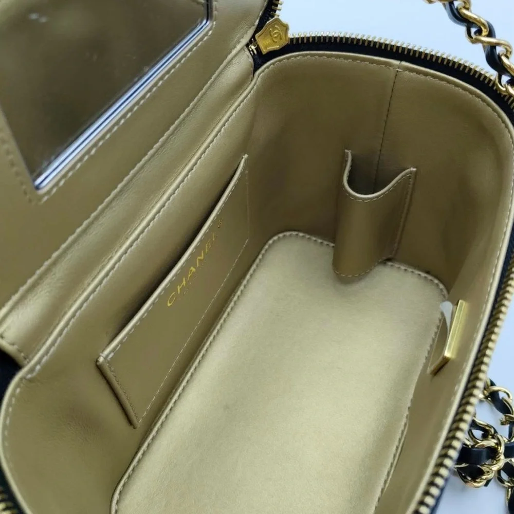 Chanel Jewelled spellout Bangle top handle Black Quilted Lambskin Vanity Bag - Picture 7 of 9